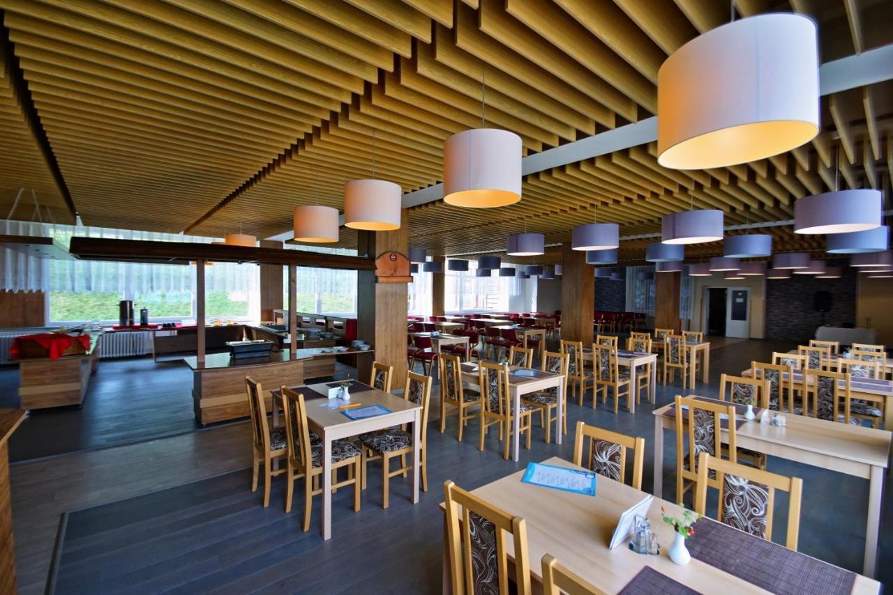 Horsky Hotel Jelenovska S Bazenem V Cene Valasske Klobouky Luaran gambar