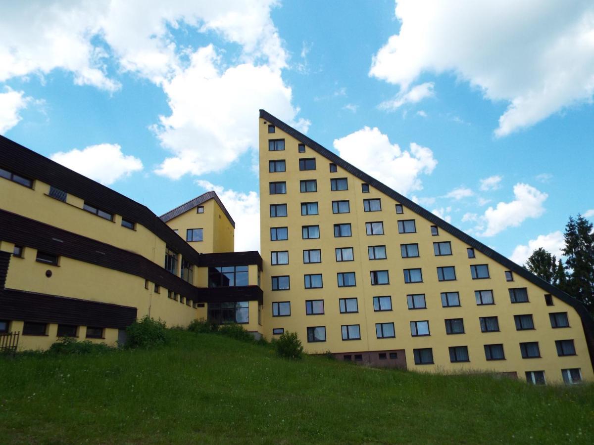 Horsky Hotel Jelenovska S Bazenem V Cene Valasske Klobouky Luaran gambar