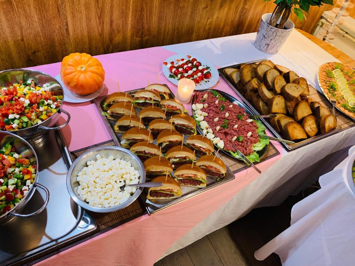 Horsky Hotel Jelenovska S Bazenem V Cene Valasske Klobouky Luaran gambar
