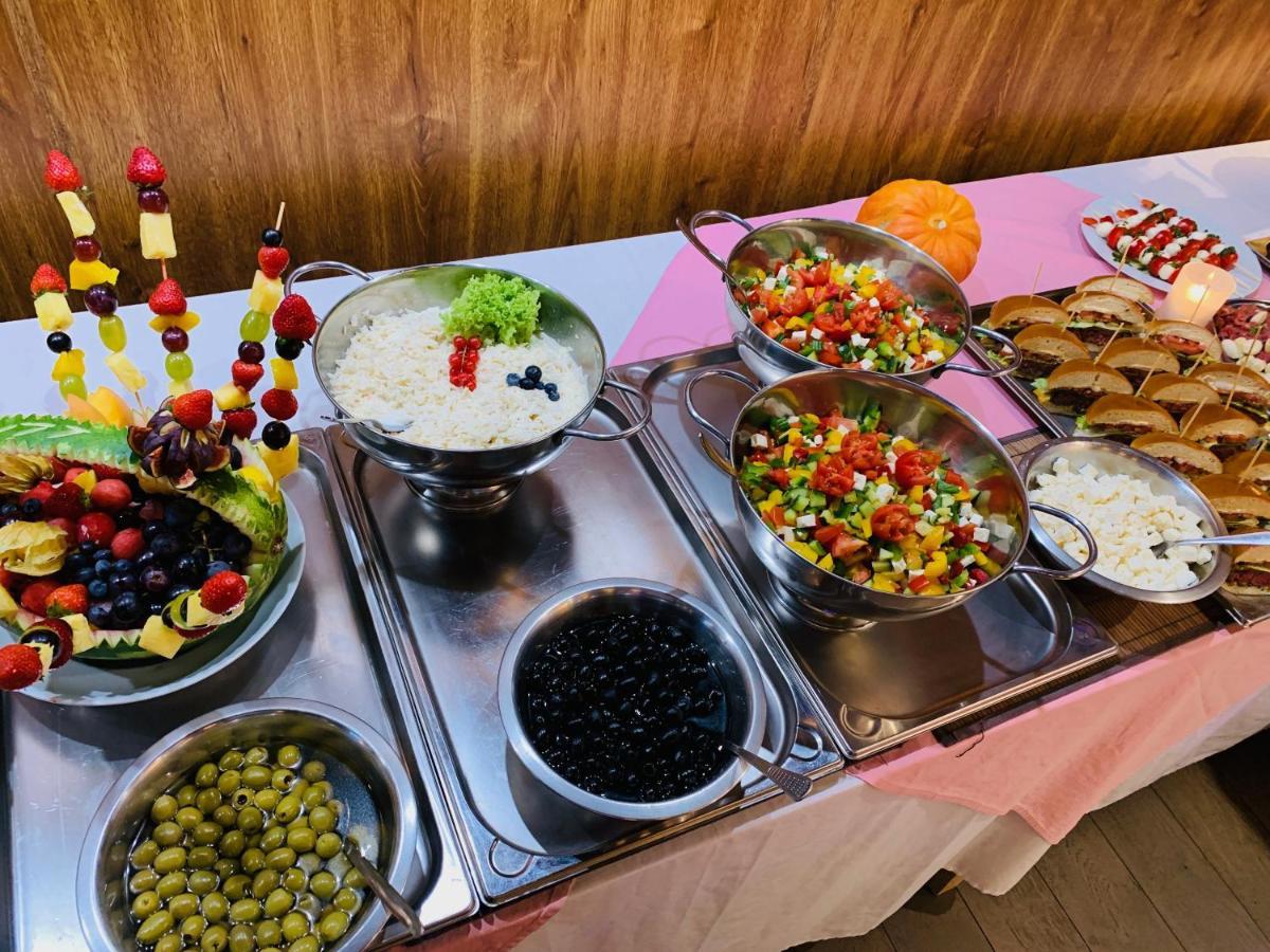 Horsky Hotel Jelenovska S Bazenem V Cene Valasske Klobouky Luaran gambar