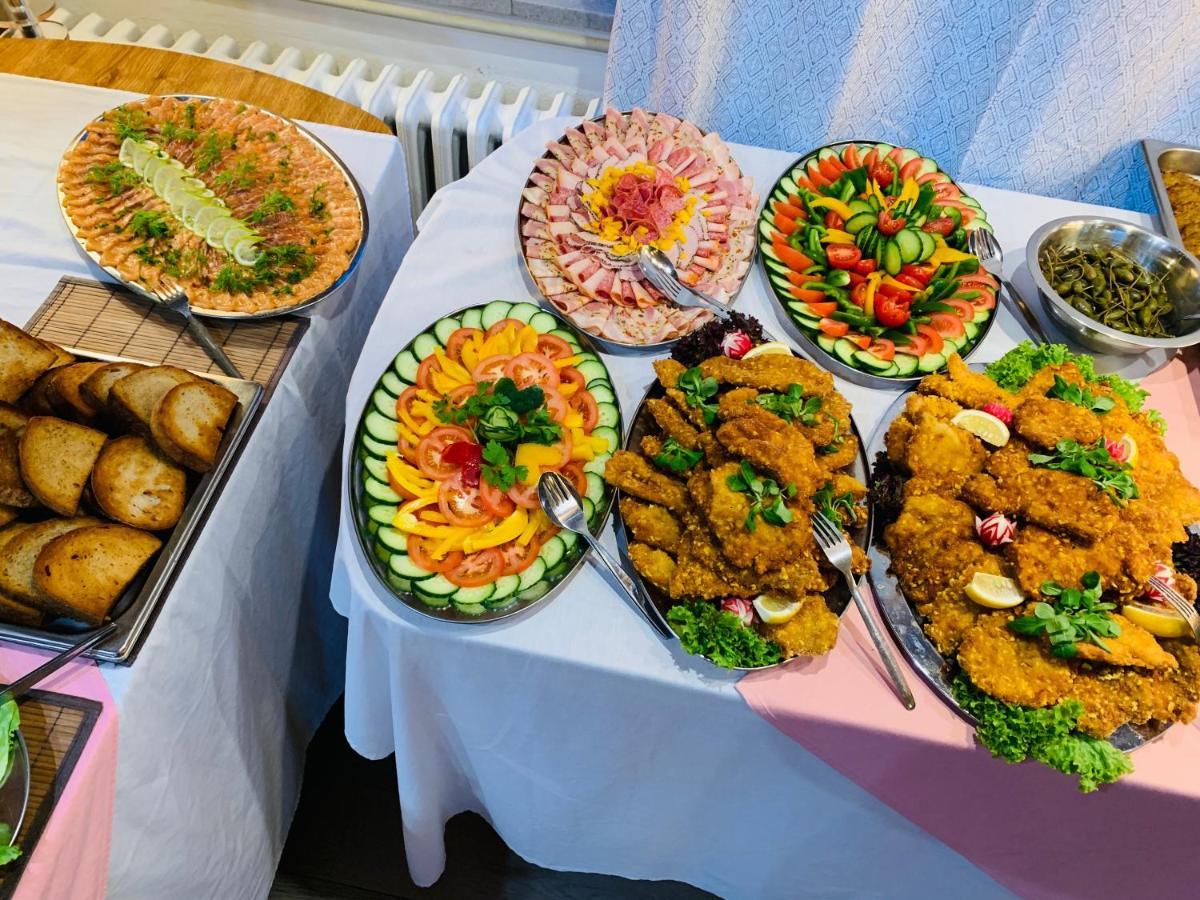 Horsky Hotel Jelenovska S Bazenem V Cene Valasske Klobouky Luaran gambar