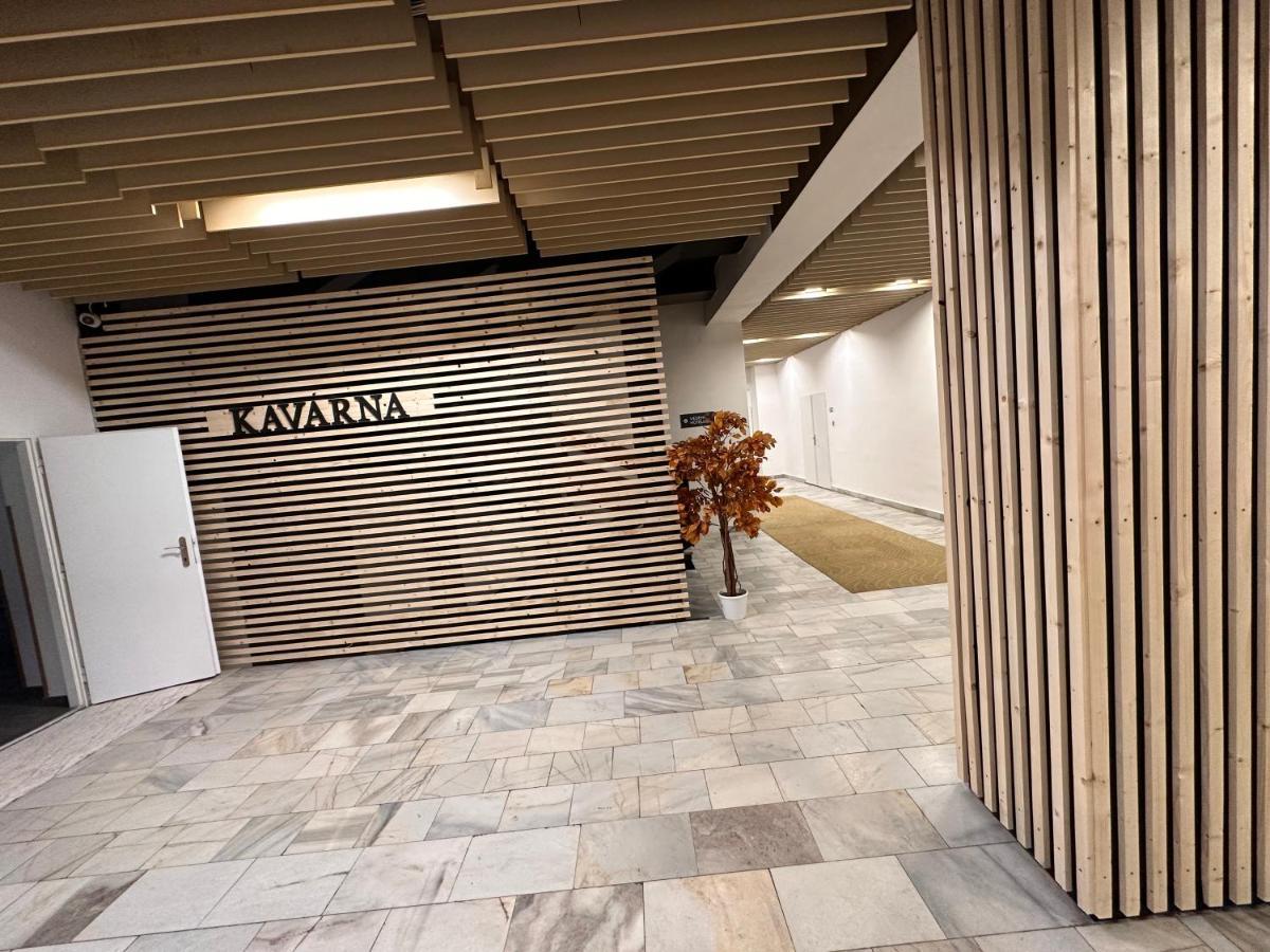 Horsky Hotel Jelenovska S Bazenem V Cene Valasske Klobouky Luaran gambar