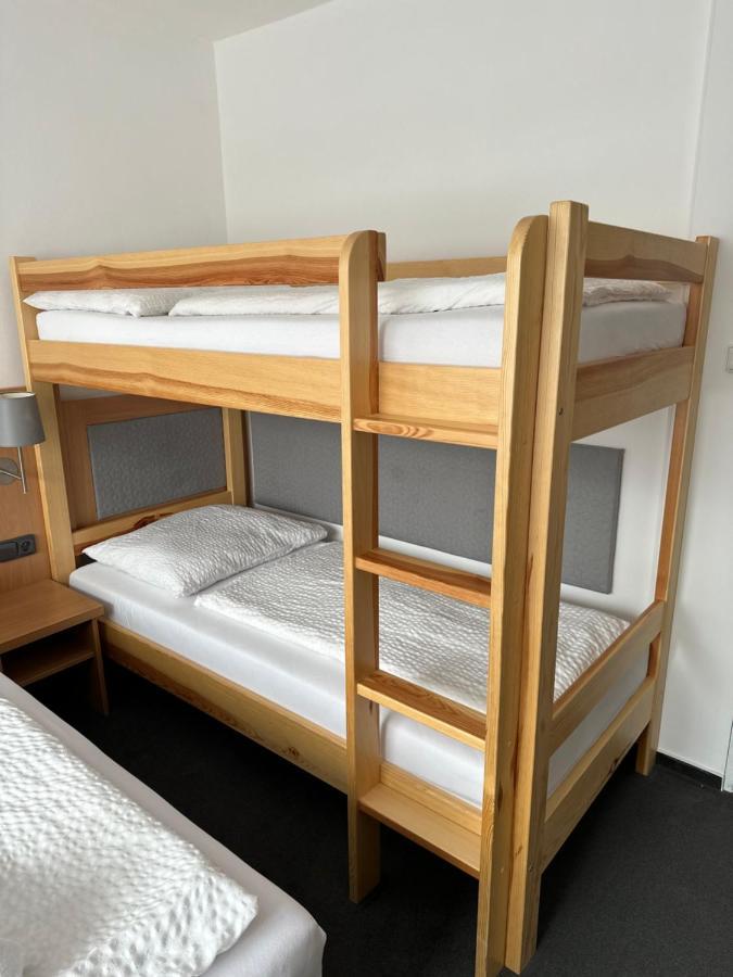 Horsky Hotel Jelenovska S Bazenem V Cene Valasske Klobouky Luaran gambar