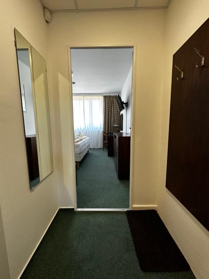 Horsky Hotel Jelenovska S Bazenem V Cene Valasske Klobouky Luaran gambar