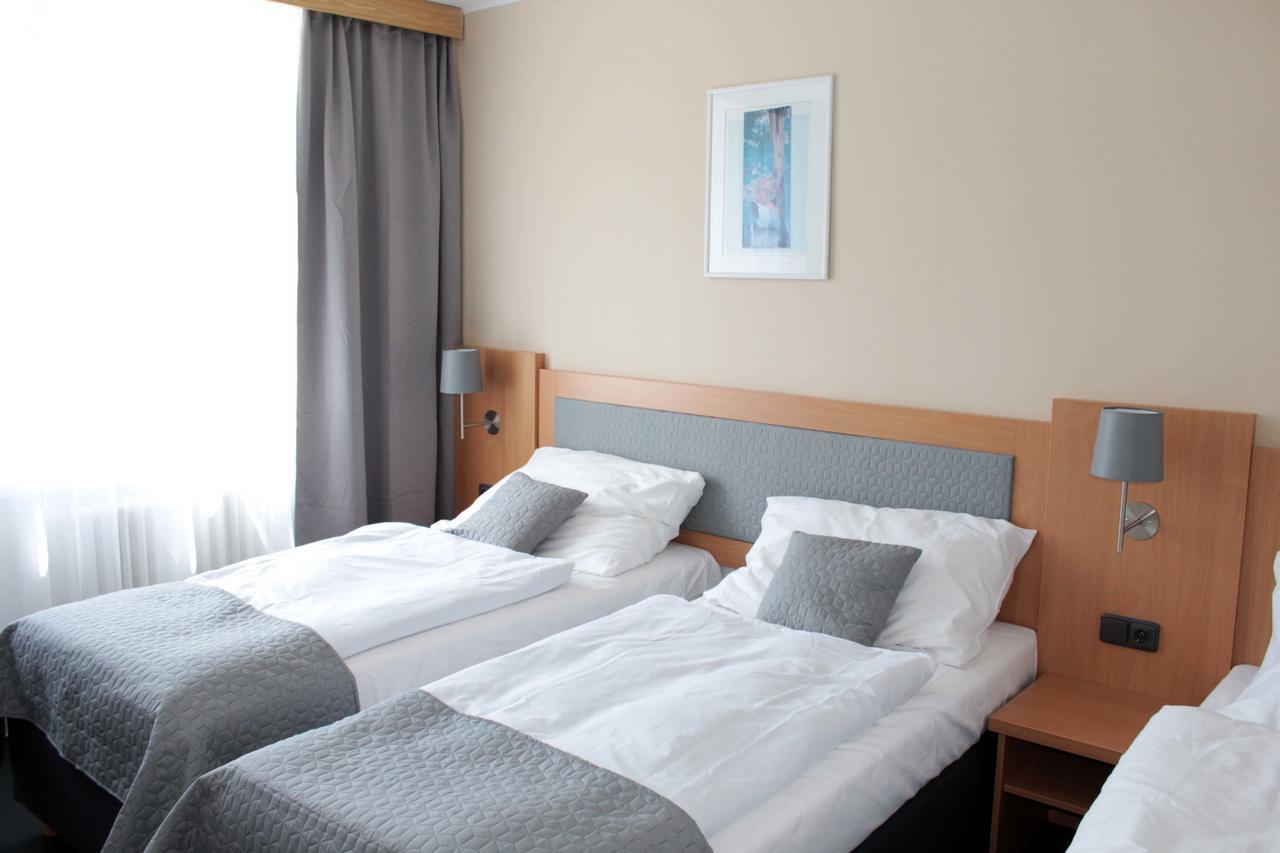Horsky Hotel Jelenovska S Bazenem V Cene Valasske Klobouky Luaran gambar