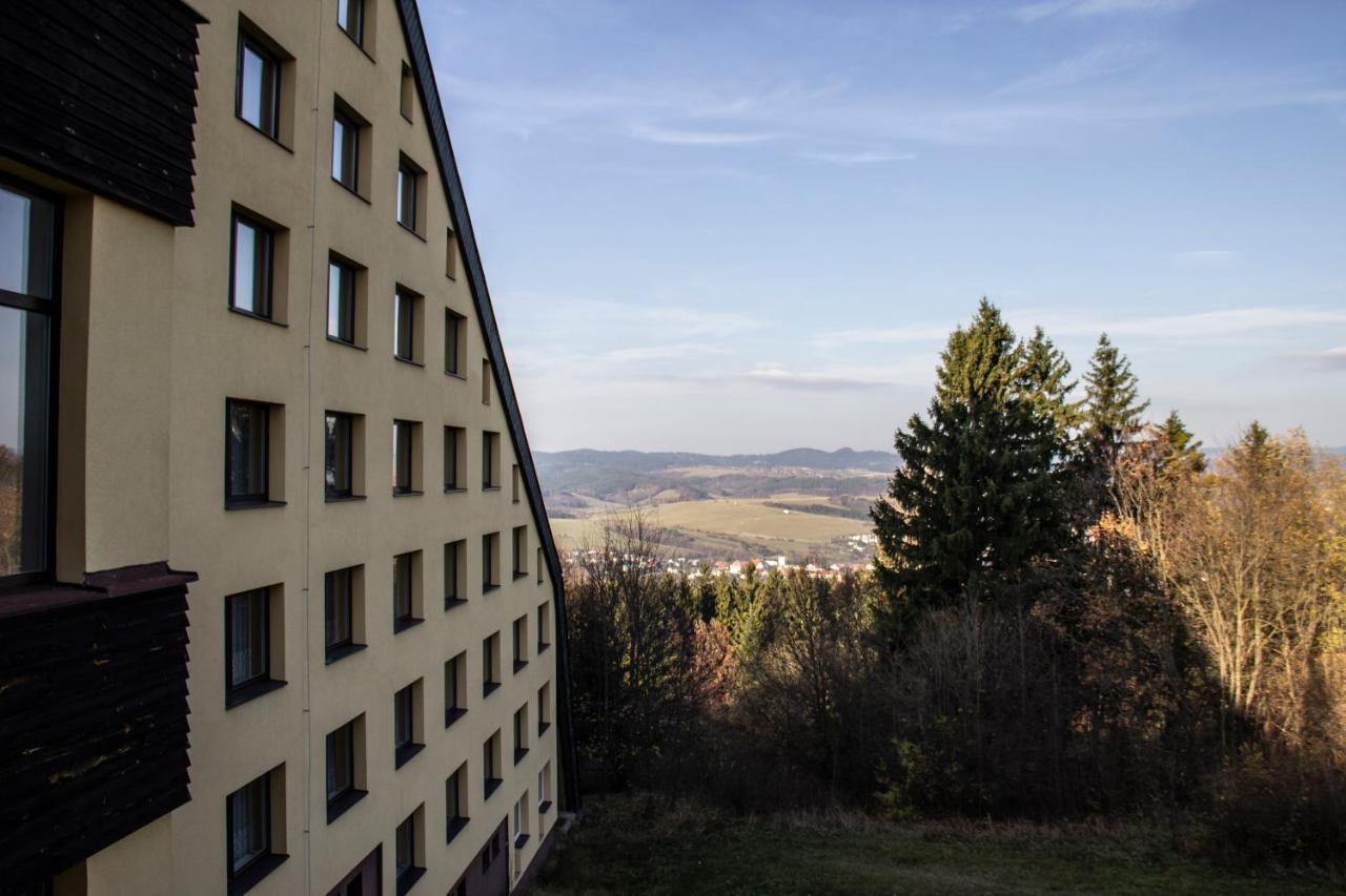 Horsky Hotel Jelenovska S Bazenem V Cene Valasske Klobouky Luaran gambar