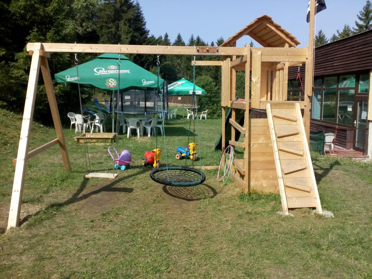 Horsky Hotel Jelenovska S Bazenem V Cene Valasske Klobouky Luaran gambar