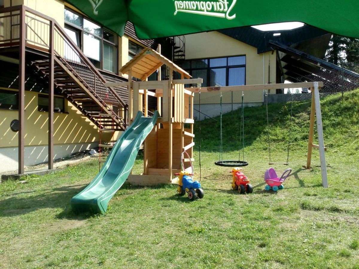 Horsky Hotel Jelenovska S Bazenem V Cene Valasske Klobouky Luaran gambar