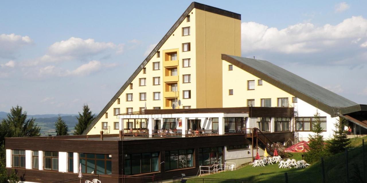 Horsky Hotel Jelenovska S Bazenem V Cene Valasske Klobouky Luaran gambar